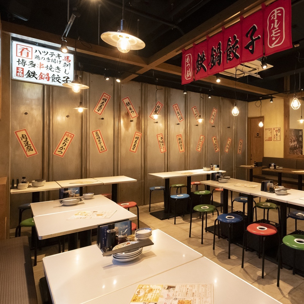 活気あふれる賑やかな店内