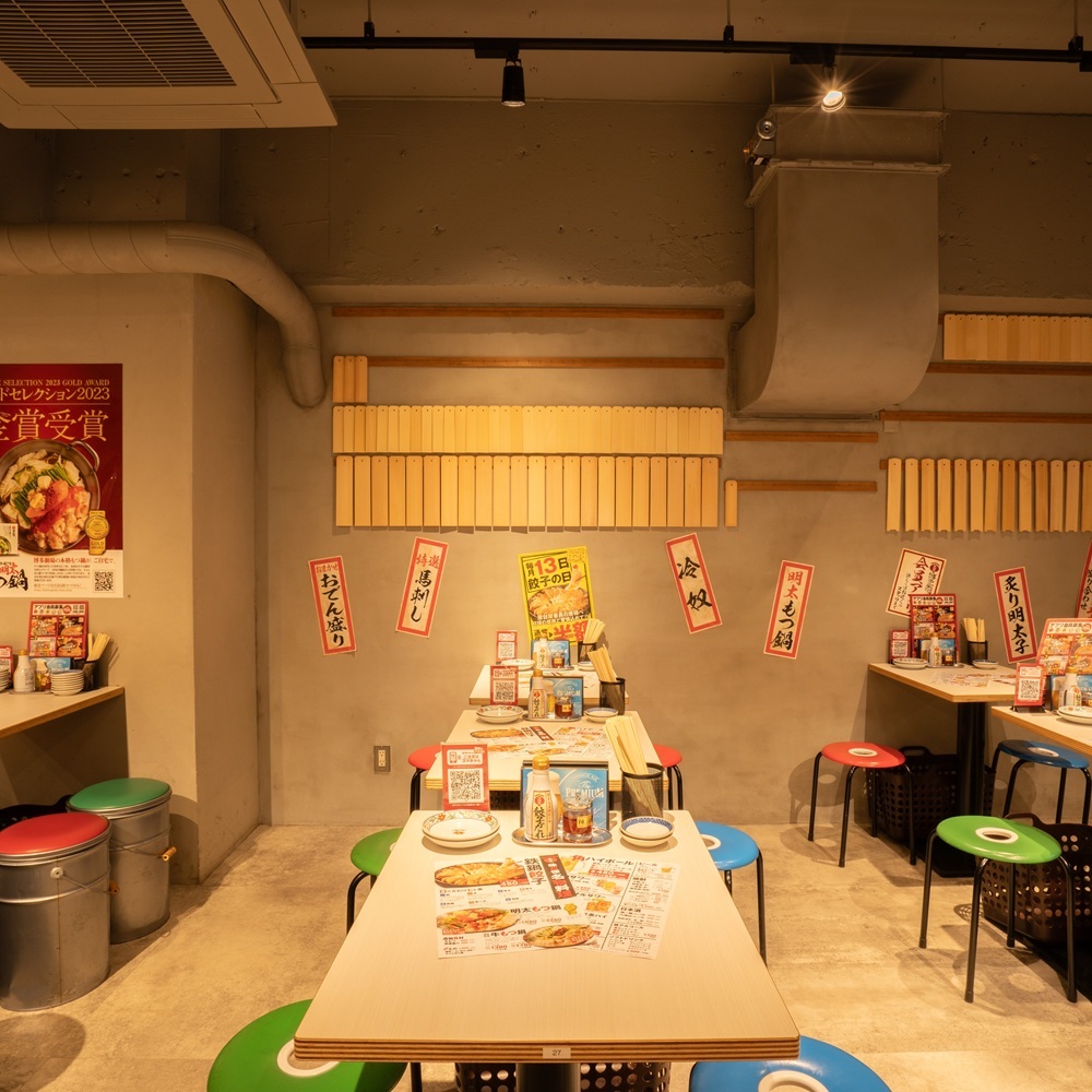 活気あふれる賑やかな店内